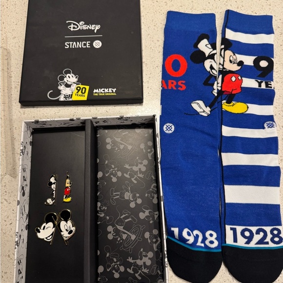 Disney Mickey Mouse Socks And Pins Stance 90th Anniversary Years Set(L) - Picture 4 of 9